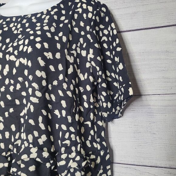 Women's Short Sleeve Animal Print Dress - Picture 3 of 5
